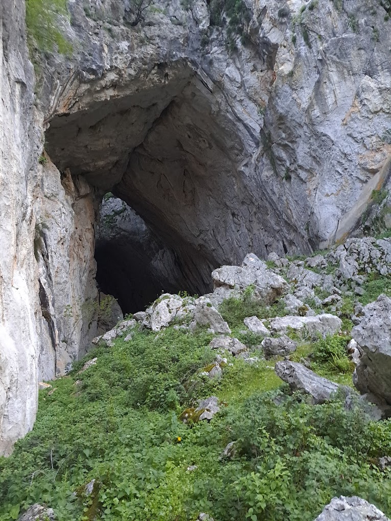 Shpella e Valit